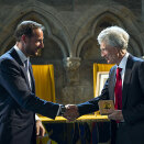 4. juni: Kronprinsen overrekker Holbergprisen for 2014 til den britiske historikeren Michael Cook (Foto: Marit Hommedal / Scanpix / Holbergprisen)
